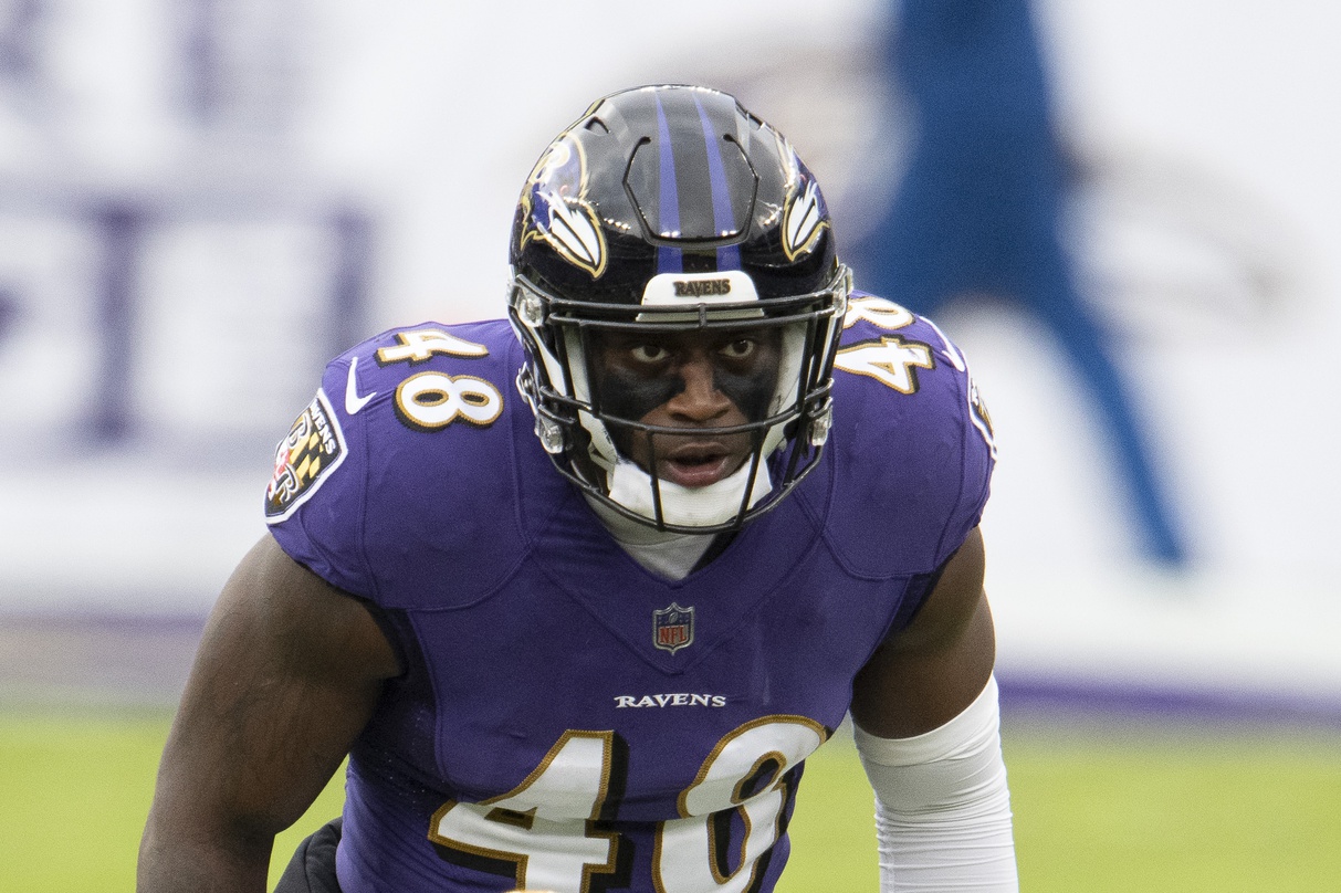 Nov 1, 2020; Baltimore, Maryland, USA; Baltimore Ravens inside linebacker Patrick Queen (48) look into the back before the snap during the second half against the Pittsburgh Steelers at M&T Bank Stadium.