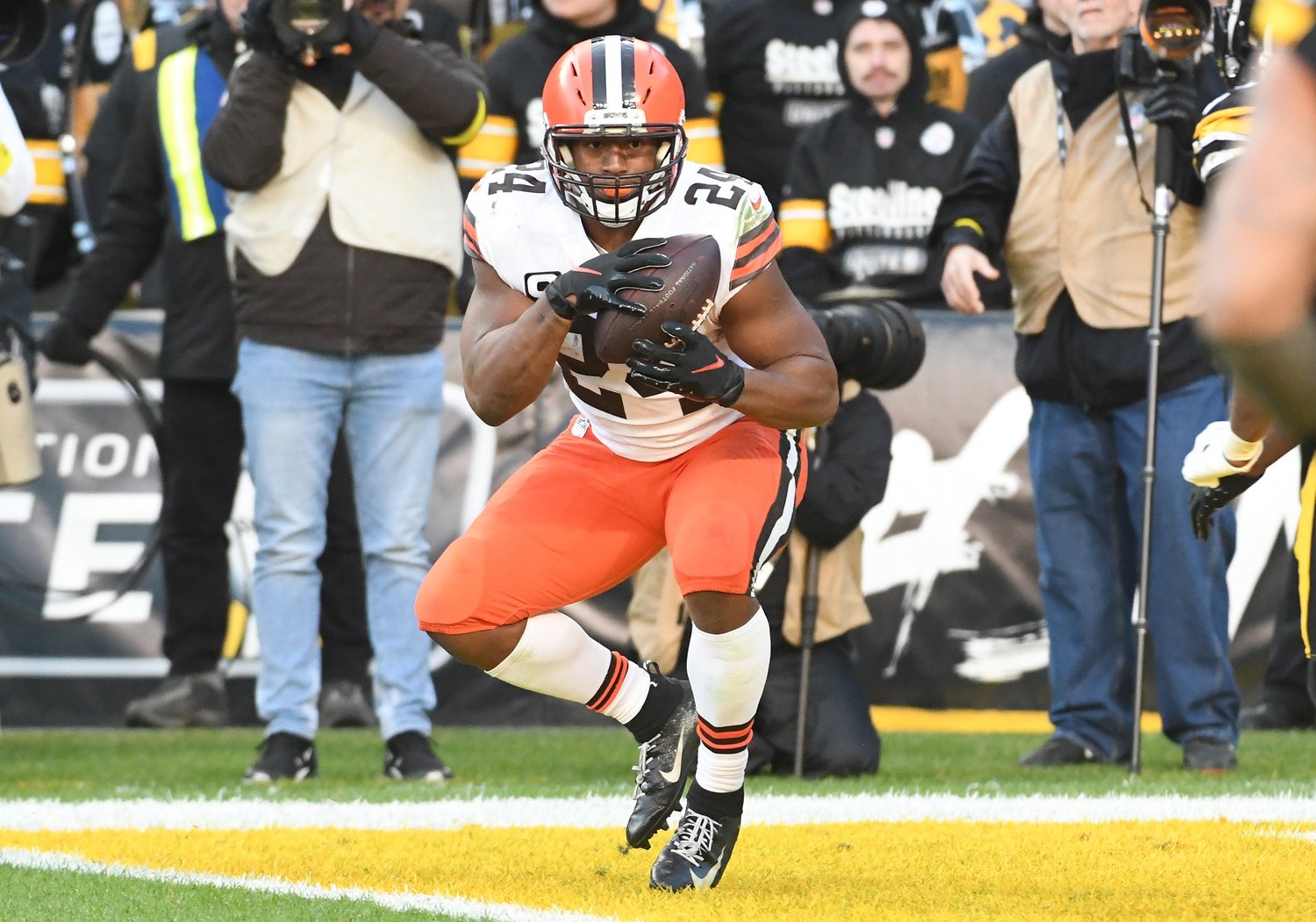 Jan 8, 2023; Pittsburgh, Pennsylvania, USA; Cleveland Browns running back Nick Chubb (24) scores a touchdown against the Pittsburgh Steelers during the fourth quarter at Acrisure Stadium.