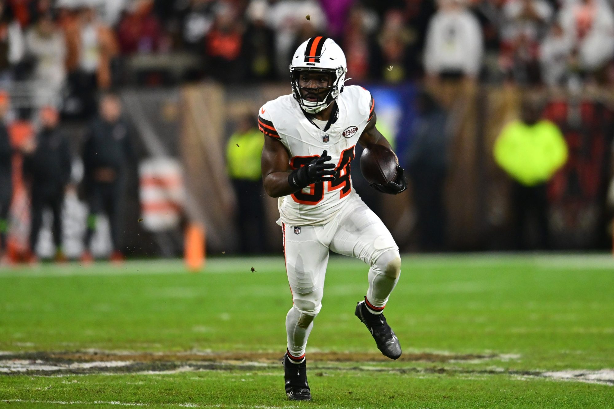 Dec 28, 2023; Cleveland, Ohio, USA; Cleveland Browns running back Jerome Ford (34) runs the ball against the New York Jets during the first half at Cleveland Browns Stadium.