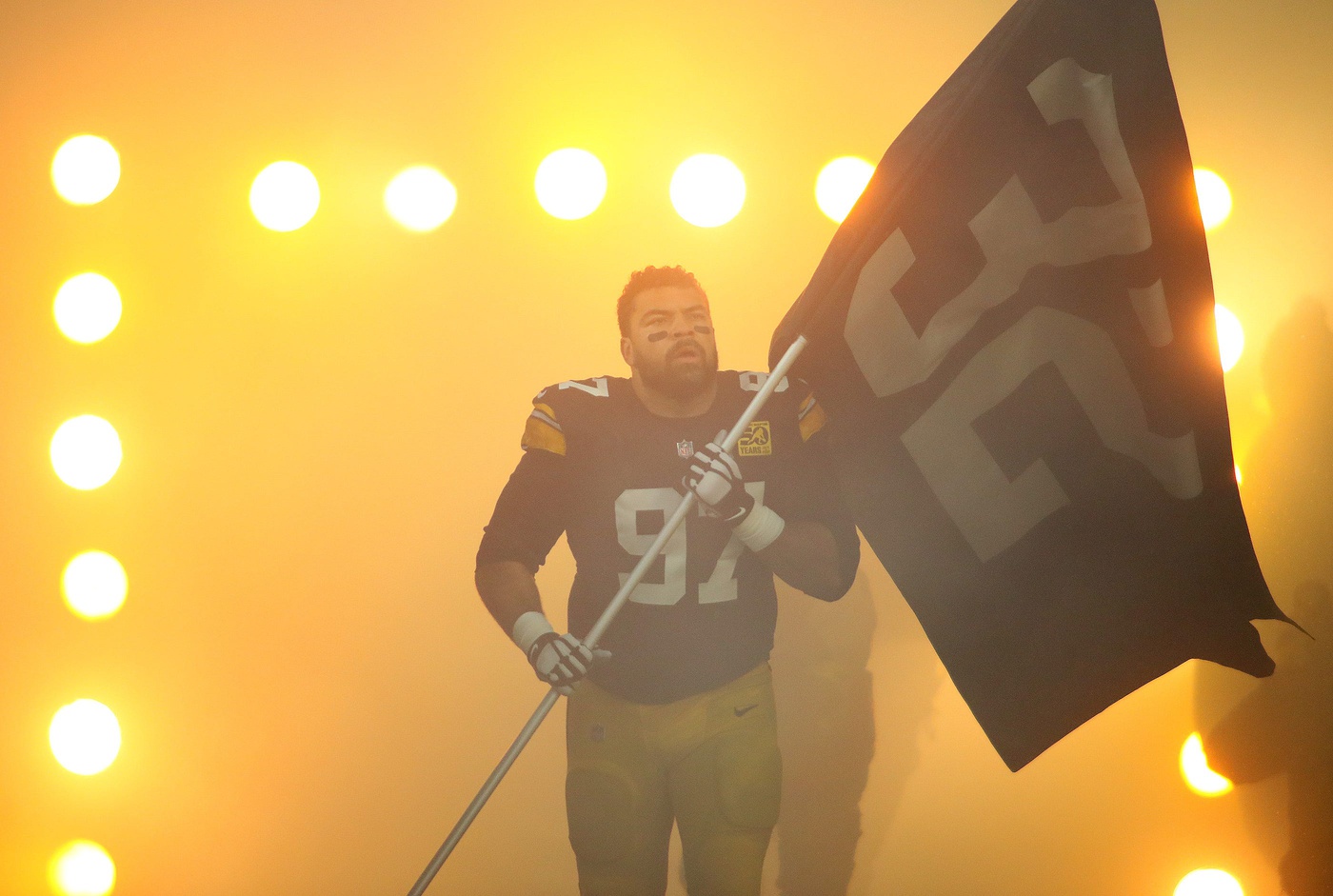 Pittsburgh Steelers Cameron Heyward carries a #32 flag onto the field to represent Franco Harris during the game against the Las Vegas Raiders at Acrisure Stadium in Pittsburgh, PA on December 24, 2022.