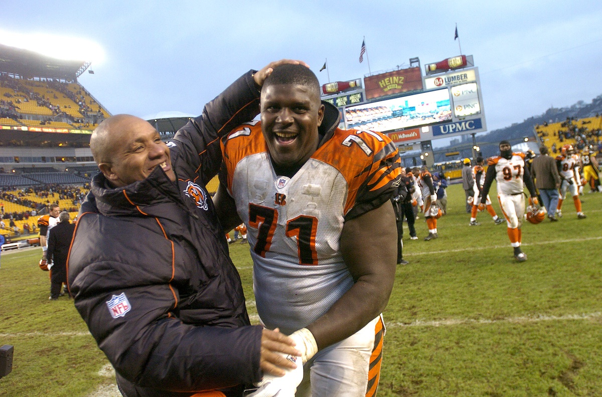 December 4, 2005: The Cincinnati Bengals offensive tackle Willie Anderson is congratulated by wide receiver coach Hue Jackson for their 38-31 win against the Pittsburgh Steelers at Heinz Field in Pittsburgh.