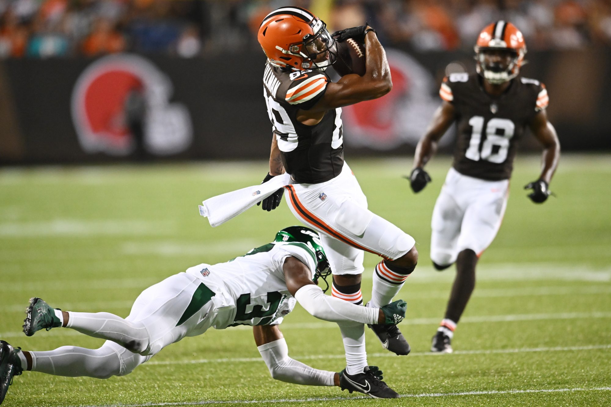 Aug 3, 2023; Canton, Ohio, USA; Cleveland Browns wide receiver Cedric Tillman (89) runs with the ball after a catch against New York Jets cornerback Bryce Hall (37) during the first half at Tom Benson Hall of Fame Stadium.