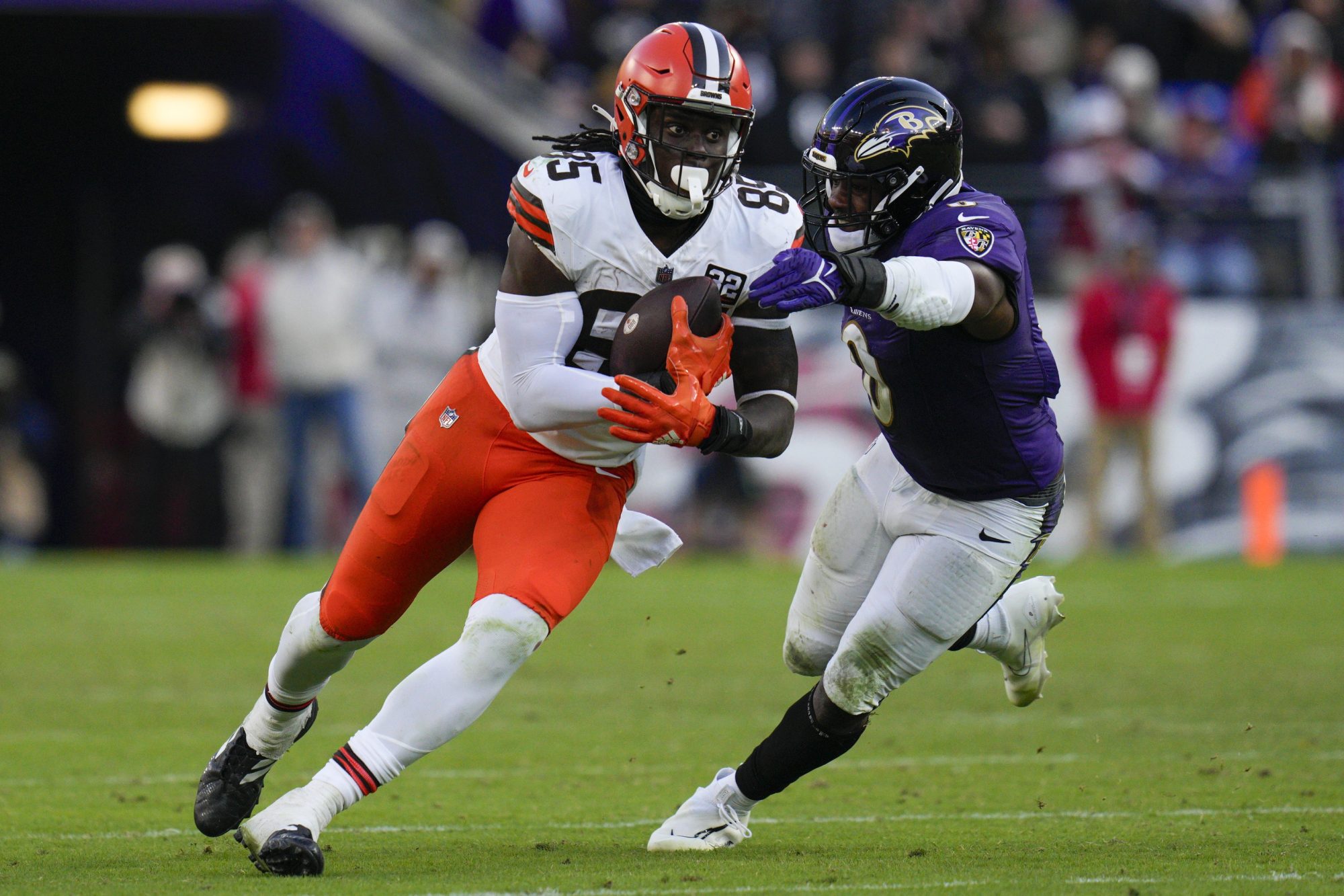 Nov 12, 2023; Baltimore, Maryland, USA; Cleveland Browns tight end David Njoku (85) runs with the ball as Baltimore Ravens linebacker Roquan Smith (0) defends during the second half at M&T Bank Stadium.