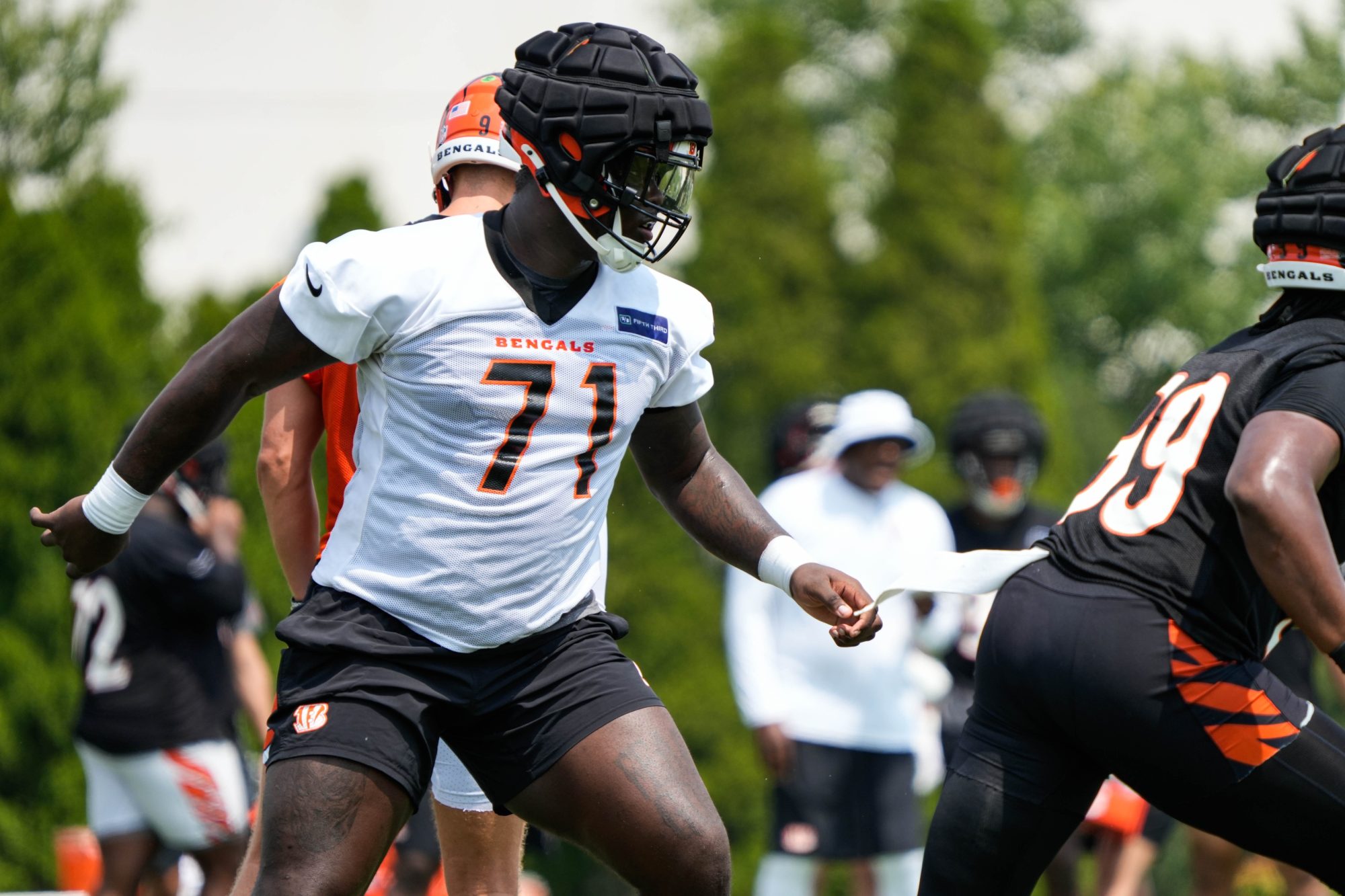 Bengals Amarius Mims defends during the second day of Bengals training camp on Thursday July 25, 2024.