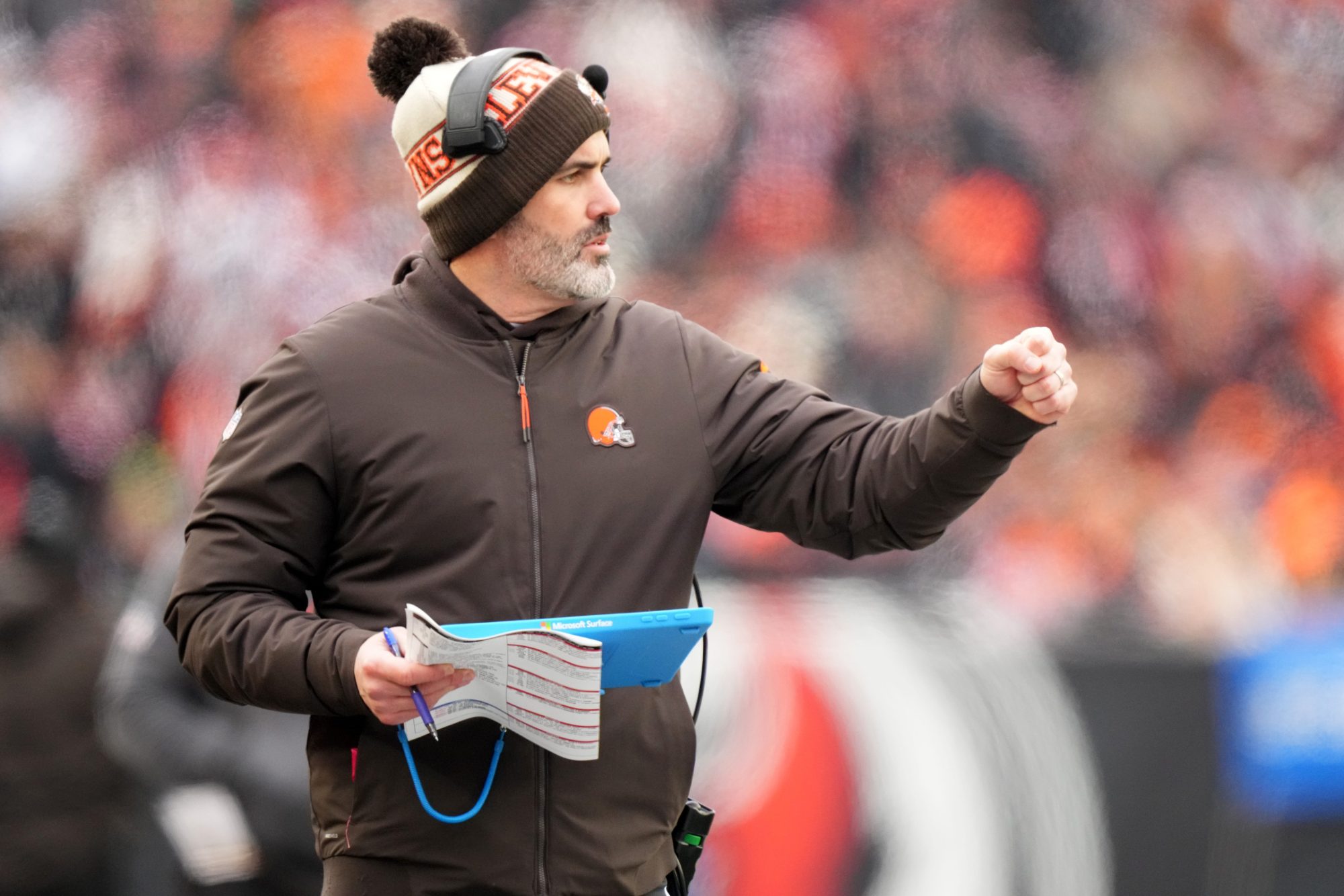 Cleveland Browns head coach Kevin Stefanski fist bumps players coming off the field in the second quarter during a Week 18 NFL football game between the Cleveland Browns at Cincinnati Bengals, Sunday, Jan. 7, 2024, at Paycor Stadium in Cincinnati.