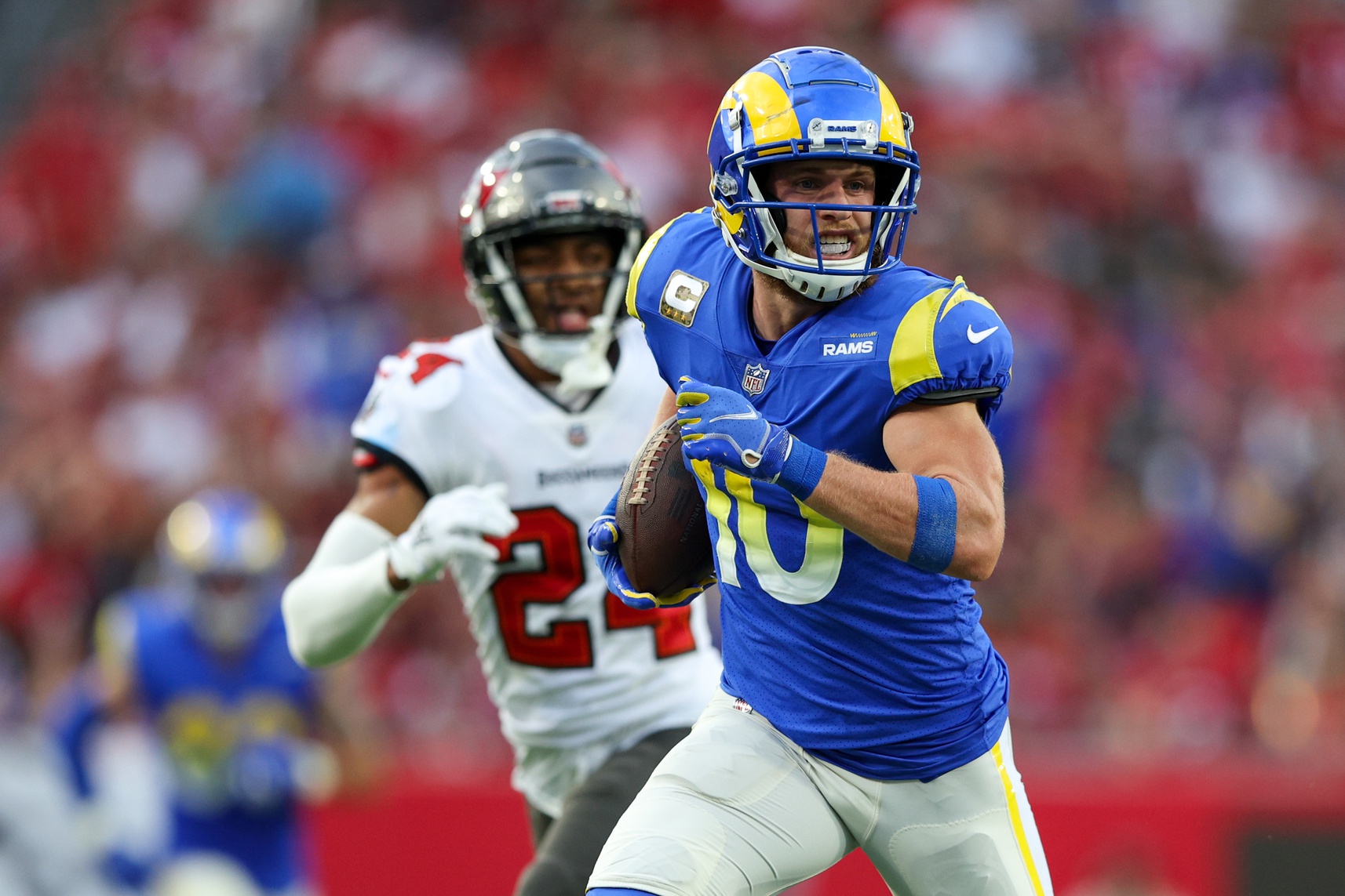 Nov 6, 2022; Tampa, Florida, USA; Los Angeles Rams wide receiver Cooper Kupp (10) runs for a touchdown against the Tampa Bay Buccaneers in the second quarter at Raymond James Stadium.