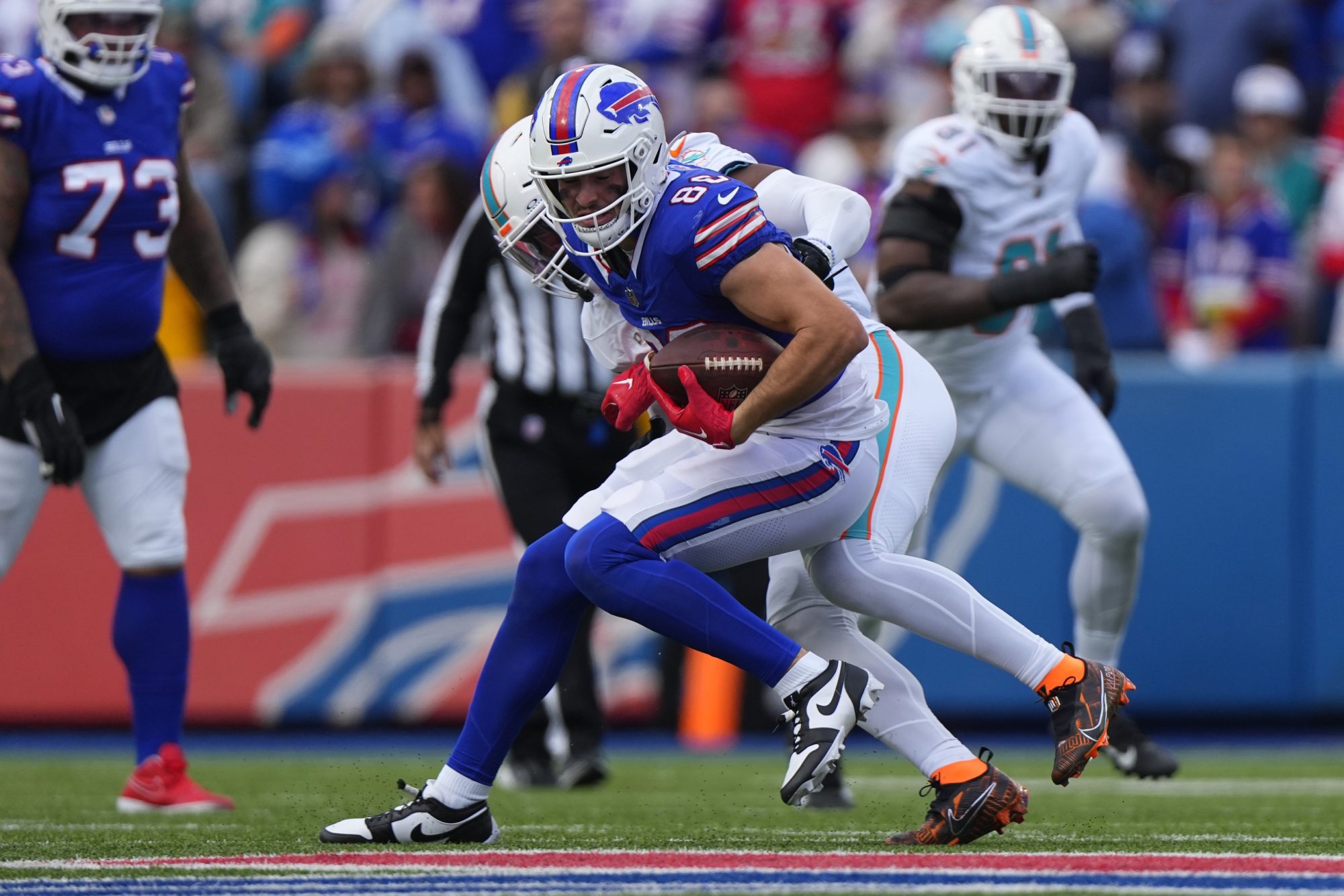 Nov 3, 2024; Orchard Park, New York, USA; Buffalo Bills tight end Dalton Kincaid (86) runs with the ball after making a catch against the Miami Dolphins during the second half at Highmark Stadium.