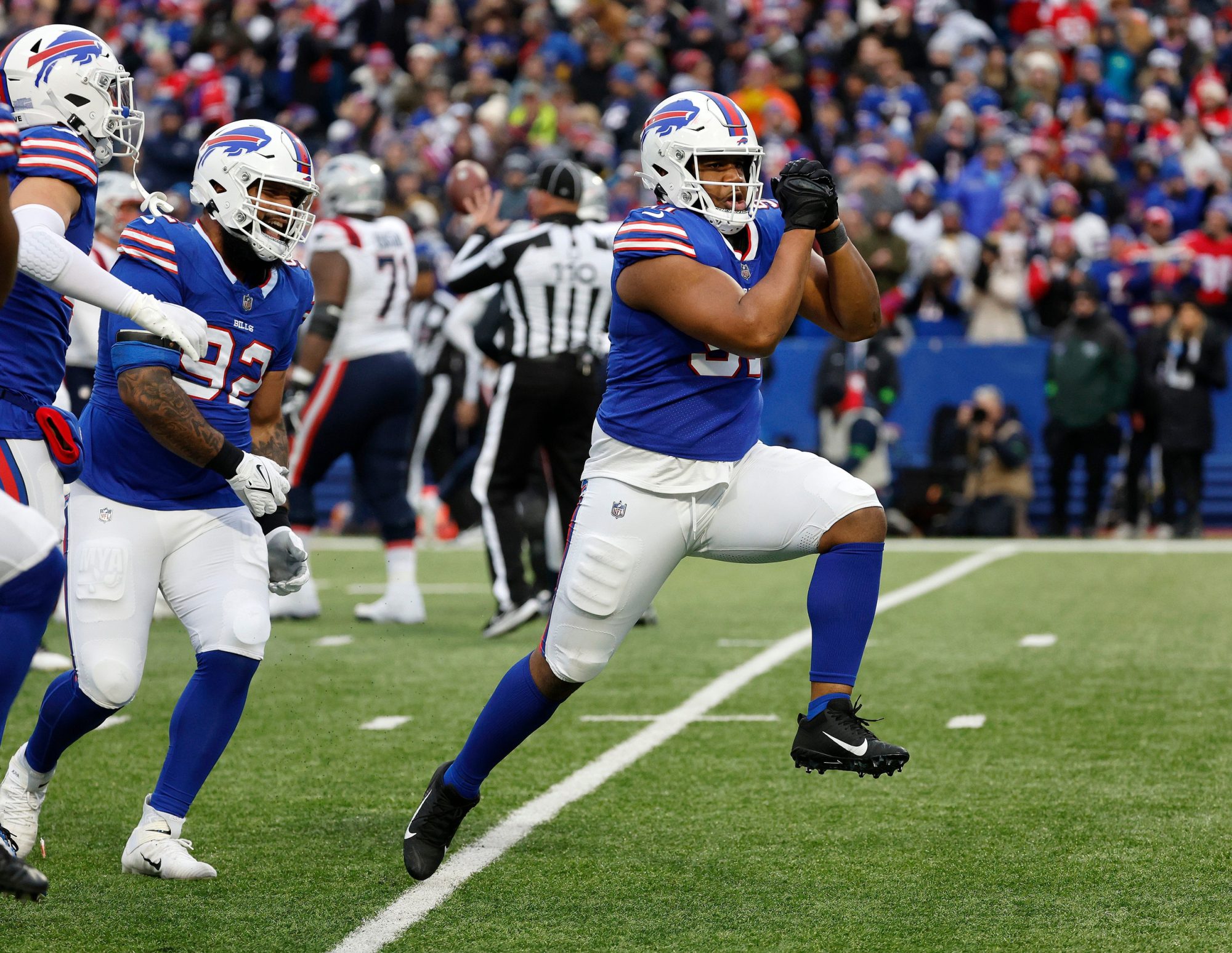 Buffalo Bills defensive tackle Ed Oliver (91) celebrates a sack of New England Patriots quarterback Bailey Zappe (4).