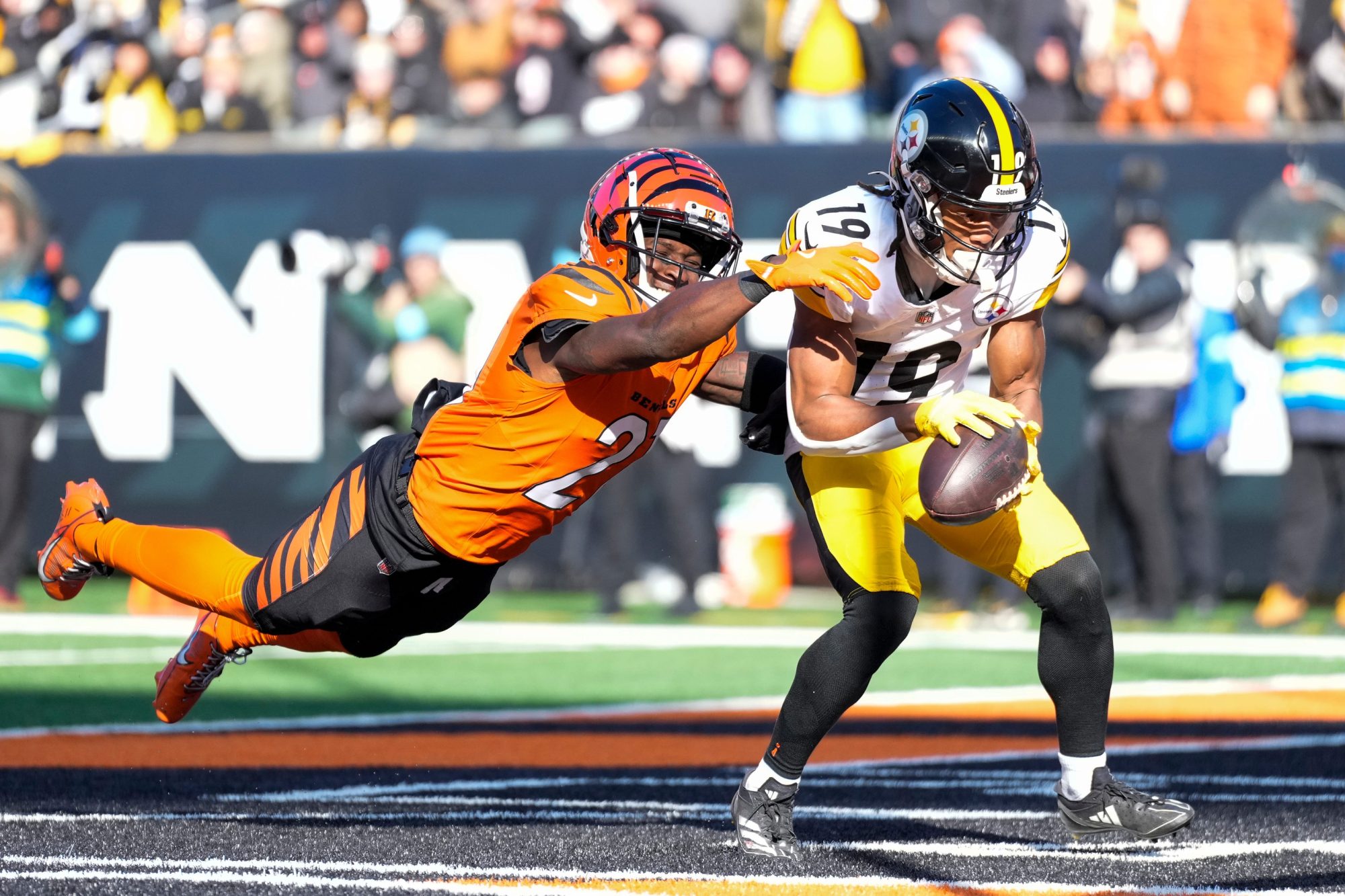 Pittsburgh Steelers wide receiver Calvin Austin III (19) catches a touchdown pass under coverage from Cincinnati Bengals cornerback Mike Hilton (21) in the second quarter of the NFL Week 13 game between the Cincinnati Bengals and the Pittsburgh Steelers at Paycor Stadium in downtown Cincinnati on Sunday, Dec. 1, 2024.